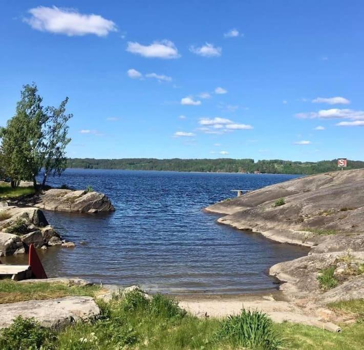 Hybel I Underetasje 700M Fra Strand Leilighet Trogstad Eksteriør bilde